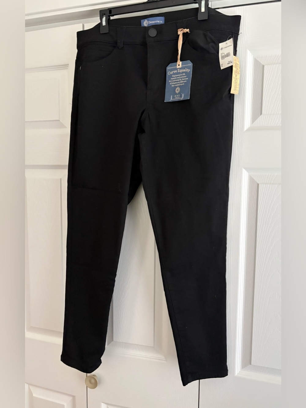 Democracy Women's Black Jeans. Size 18. NWT
